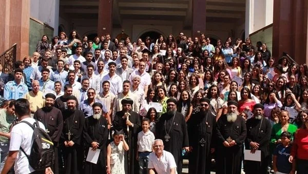 بحضور الأنبا إيلاريون.. تكريم الحاصلين على الشهادات العليا بالبحر الأحمرنظمت إيبارشية البحر الأحمر أمس الأول، حفل تكريم أبنائها الخريجين الحاصلين على درجة الماچستير والمؤهلات العلي