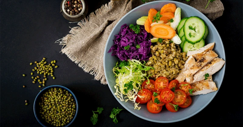 أطعمة لفقدان الوزن للحفاظ على وزن صحىتعد مسألة فقدان الوزن من أكثر المواضيع التي تشغل بال الكثيرين، وخاصة مع تزايد الوعي بأهمية الحفاظ على وزن صحي.