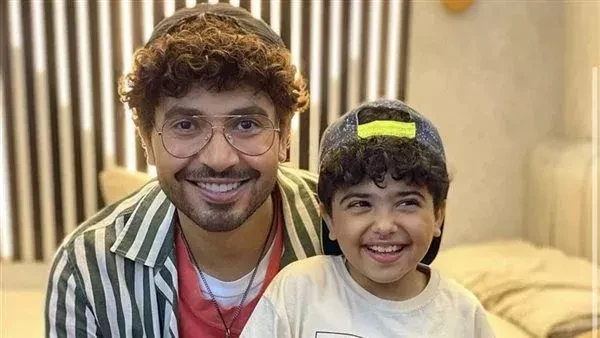 نجوم الفن: محمد أنور يناشد بعلاج طفل مصاب ب ضمور العضلات: الابن الوحيد لوالدته ناشد الفنان محمد أنور الجميع بالمساعدة في تكفل بعلاج طفل مريض يدعى علي، يعاني من ضمور في العضلات، مشي