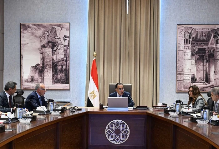 رئيس الوزراء يتابع جهود وضع حلول مستدامة لمشكلات ترعة الإسماعيلية عقد الدكتور مصطفى مدبولي، رئيس مجلس الوزراء، اليوم الاثنين؛ اجتماعا، لمتابعة جهود