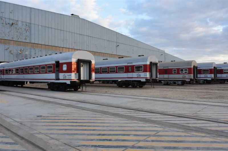 لمتابعة تطوير العربات.. رئيس السكة الحديد يتفقد ورش كوم أبوراضي قام المهندس محمد عامر، رئيس هيئة السكة الحديد، بجوله تفقدية، صباح اليوم، لورش كوم ابو