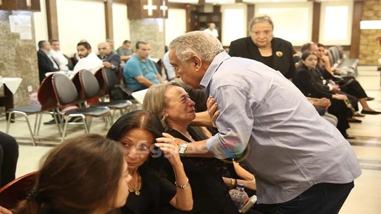 بالصور.. انهيار زوجة عاطف بشاي أثناء تلقي العزاء بكنيسة مارمرقس بمصر الجديدة تعرف على التالي بالصور.. انهيار زوجة عاطف بشاي أثناء تلقي العزاء بكنيسة
