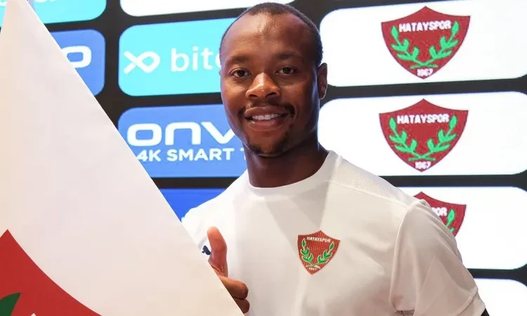 -رئيس هاتاي سبور التركي لأهل مصر: ستراندبيرج لن ينضم للزمالك .. كشف ليفينت ميستيك أوغلو، رئيس نادي هاتاي سبور التركي، عن حقيقة وجود مفاوضات من جانب الزمالك للتعاقد مع السويدي كارلو