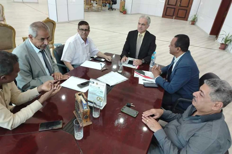 جامعة أسوان تناقش تطبيق معايير الجودة والاعتماد مع بدء العام الدراسي الجديد عقد الدكتور لؤى سعد الدين نصرت، القائم بأعمال رئيس جامعة أسوان، اجتماعا موسعا بأعضاء مركز ضمان الجودة وا