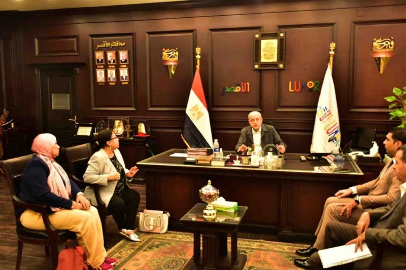 مشروع الدعم الفني بالتنمية المحلية يناقش إعداد رؤية محافظة الأقصر 2040 استقبل المهندس عبدالمطلب عمارة محافظ الأقصر بمكتبه بديوان عام المحافظة، اليوم