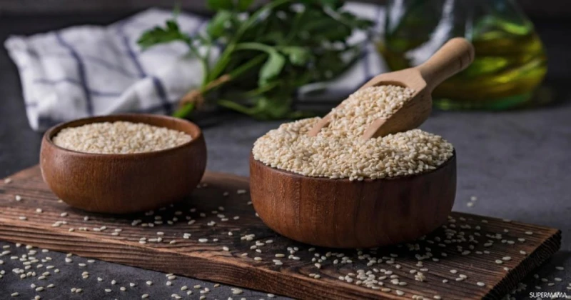 فوائد السمسم لزيادة الوزن.. الحل الطبيعي لزيادة صحية وسريعةالسمسم هو أحد البذور الغنية بالعناصر الغذائية والتي تستخدم في العديد من الثقافات لإضافة النكهة والفوائد الصحية للطعام. من