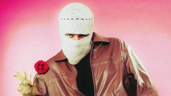 نجل عمرو دياب يثير الجدل مجددا حول شخصية الحقيقية ل توليت أثار الفنان عبد الله، نجل الفنان عمرو دياب الجدل على السوشيال ميديا حول ، أنه صاحب الشخصية