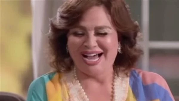 بعد تصريحها عن الصلاة وقت العمل.. إلهام شاهين في أول ظهور مع معتز الدمرداش تحل الفنانة إلهام شاهين ضيفة علي برنامج ضيفي، والمذاع عبر قناة الشرق