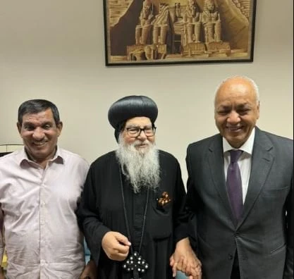 أحد الرموز الوطنية.. مصطفى بكري وحمدي سعد يلتقيان الأنبا موسى أسقف الشباب مصطفى بكري وحمدي سعد والأنبا موسيالتقى الكاتب الصحفي مصطفى بكري عضو مجلس