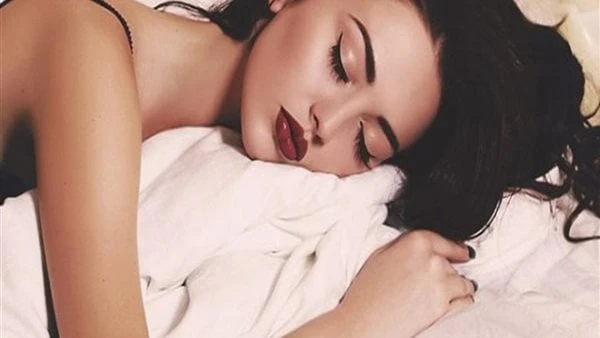 الكشف عن أفضل وضعية للنوم.. تفاصيل يبحث الكثير عن أفضل وضعية للنوم خصوصا الذين يعانون من أمراض مثل ارتجاع المريء وايضا انقطاع التنفس خلال النوم .ووفقا لموقع هيلث لاين، فإن أفضل وضع