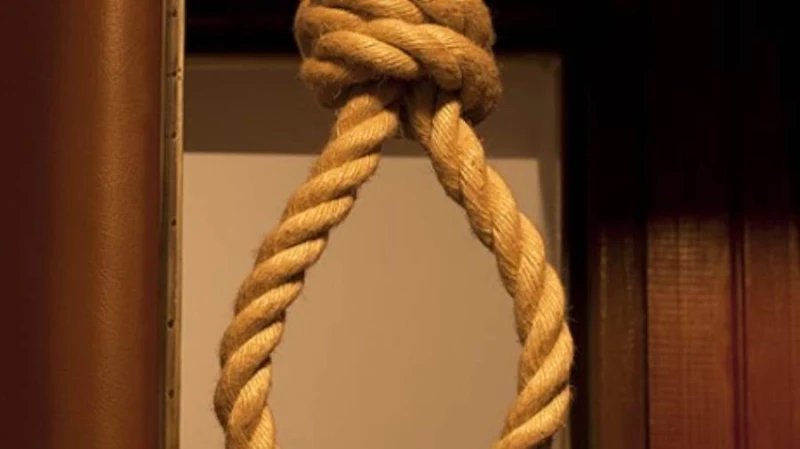 خلافات زوجية متكررة.. مشرف أمن بمستشفى ينهي حياته شنقا داخل منزله بأوسيم لم يعد الخلاف الزوجي مجرد مشاجرات يومية عابرة في حياة مشرف الأمن بإحدى المستشفيات الخاصة، بل تحول إلى مأساة