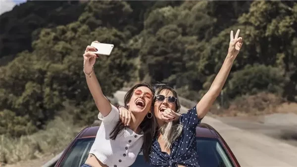 أول يوم فى المدرسة.. نصائح للحصول على صورة مميزة مع الأصدقاءفي أول يوم فى المدرسة، يمكنك الحصول على صورة مدرسية مميزة تعكس شخصيتك وتساعدك على