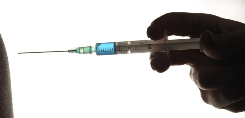 الصحة العالمية تعلن عن أول لقاح معتمد ضد جدري القرود صحة أعلنت منظمة الصحة العالمية، اليوم الجمعة، عن أول لقاح معتمد ضد جدري القرود.وأوضحت المنظمة أنه يمكن إعطاء لقاح - المخصص ضد ج