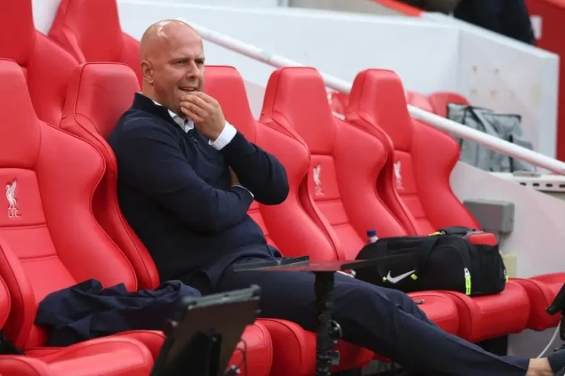 قرب انتهاء عقد محمد صلاح لا يزعج مدرب ليفربول آرني سلوت استبعد الهولندي أرني سلوت، المدير الفني لفريق ليفربول الإنجليزي، أي تأثير سلبي على مسار النادي بسبب قرب انتهاء عقود نجوم الف