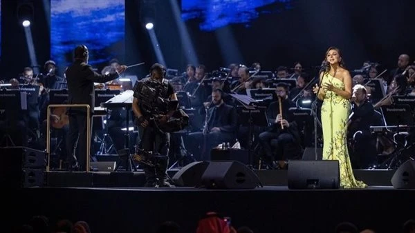 صور.. أنغام تبدع بقيادة هاني فرحات بألبومها الجديد في حفل جدة تعرف على التالي صور.. أنغام تبدع بقيادة هاني فرحات بألبومها الجديد في حفل جدة، تألقت