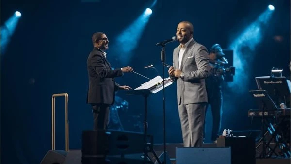 البوابة ستار: تامر عاشور يتألق بصحبة هاني فرحات في حفل جدة.. صور أحيا الفنان تامر عاشور حفلا غنائيا، مساء أمس الجمعة، بقيادة المايسترو هاني فرحات