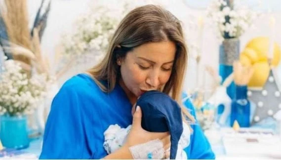 صورت نفسها لحظة الولادة.. الفنانة هند رضا تثير الجدل بسبب مولودها الثاني تعرف على التالي صورت نفسها لحظة الولادة.. الفنانة هند رضا تثير الجدل بسبب