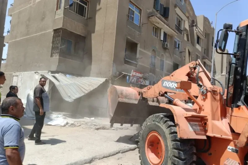 الإسكان: رفع إشغالات في حملات مكبرة بمدينتي 6 أكتوبر والساداتنفذت الإدارات المختصة بجهازي تنمية مدينتي 6 أكتوبر والسادات، بالتعاون مع الشرطة، حملات