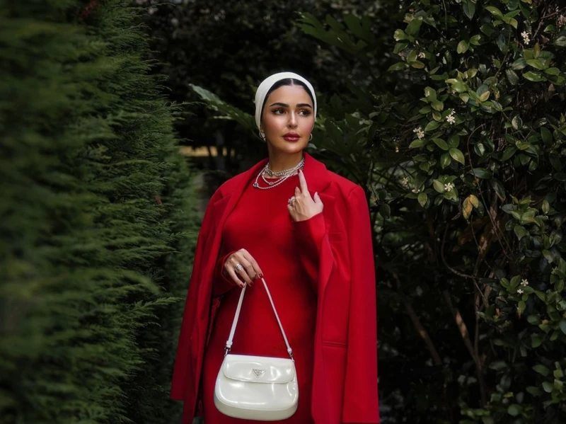 اختاري فساتين سهرة فخمة خريفية للمحجبات بأسلوب مدونات الموضة تكثر الدعوات والمناسبات في موسم الخريف، فإذا كنت تنوين تلبية واحدة منها، فأنت بحاجة إلى