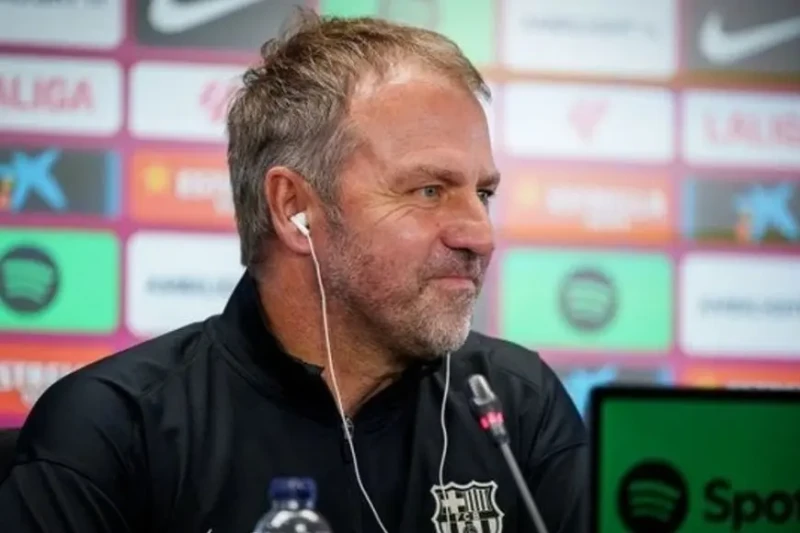 فليك يحمل نفسه مسؤولية الهزيمة أمام أوساسونا أكد هانسي فليك مدرب برشلونة أنه يتحمل مسؤولية الهزيمة الثقيلة التي مني بها النادي الكتالوني 4-2 أمام مضيفه أوساسونا مساء السبت في الأسب