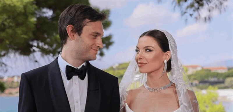 فنون ومشاهير: خطفت الأنظار بإطلالتها الراقية وجمالها... شاهد سهام تويني والدة زوج مايا رعيدي ترقص في حفل الزفاف ظهرت سيدة الأعمال سهام عسيلي تويني وهي ترقص إلى جانب ابنها شريف فهمي