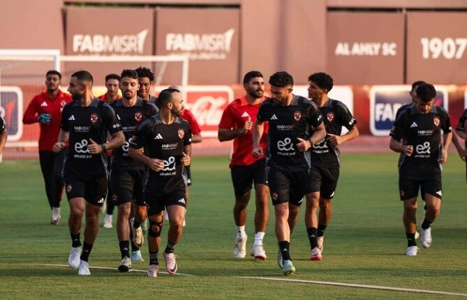 -الأهلي يبدأ حملة الدفاع عن لقبه والترجي يعول على الصفقات الجديدة في دوري أبطال أفريقيا .. يستهل الفريق الأول لكرة القدم بالنادي الأهلي المصري حملة الدفاع عن لقبه في بطولة دوري أبط