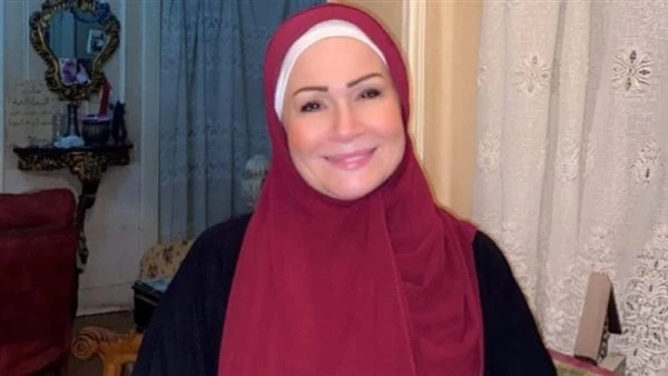 الإعلامية هبة رشوان توفيق تعلن ارتداءها الحجاب أعلنت الإعلامية هبة رشوان ابنة الفنان رشوان توفيق عن ارتداء الحجاب.ونشرت هبة صورة لها بالحجاب على