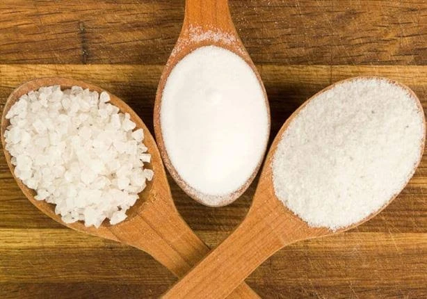 أضرار السم الأبيض.. الملح والسكر والدقيق.. والبدائل الصحية لهمايعتبر الدقيق والسكر والملح من السموم البيضاء التى توجد على مائدة طعام معظم العائلات، و بالرغم من انها تحتوى على أضرار