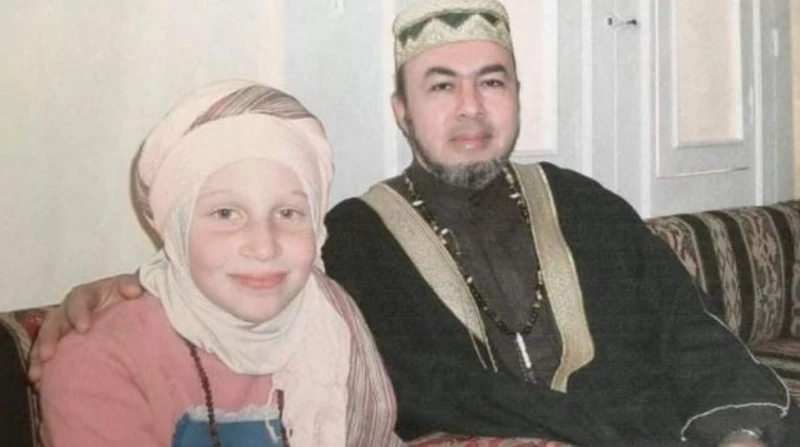 القبض على الشيخ صلاح التجاني في قضية التحرش ألقت الأجهزة الأمنية بوزارة الداخلية، القبض على الشيخ صلاح الدين التجاني، على خلفية اتهامه بالتحرش بإحدى