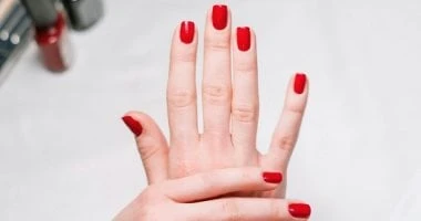 4 وصفات طبيعية لتقوية الأظافر.. من زيت الزيتون لقشر البيض المرأة والمنوعات تعانى بعض النساء من مشكلة هشاشة وضعف الأظافر والتي تعود لعدة أسباب مختلفة