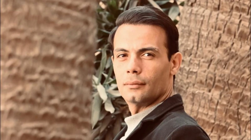 شريف إدريس بعد اعتزال كريم الحسيني: معظم أبناء جيلي اتفرموا تعاطف الفنان شريف إدريس مع زميله كريم الحسيني، الذي أعلن اعتزاله الفن بشكل نهائي ومغادرة