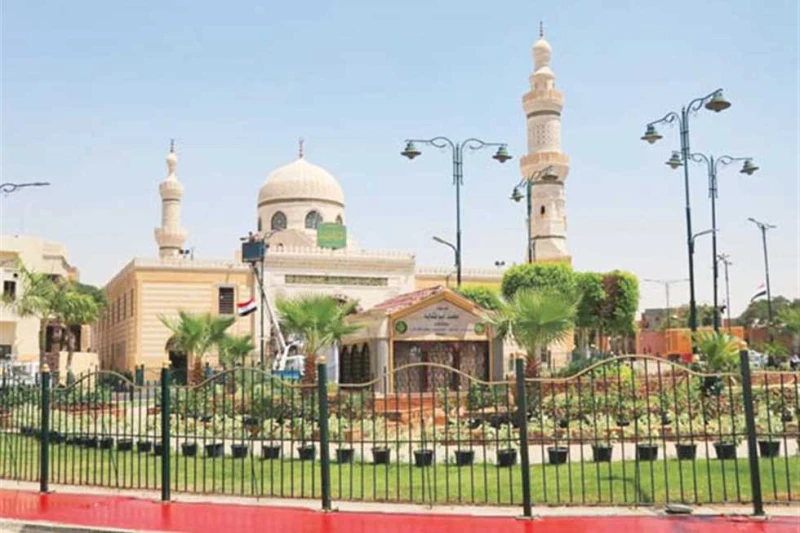 كبير الأثريين: المزارات غيرت وجه السياحة الدينية فى مصر تتميز مصر بوجود آثار دينية لكل الأديان السماوية، حيث سارت بها العائلة المقدسة، واستقرت فى ٢٥