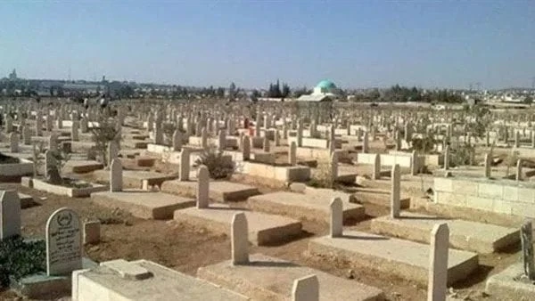 تفسير رؤية المقابر في المنام.. هل هي بشرى بزواج قريب؟ منوعات الاسبوع رؤية المقابر في المنام.. من الأحلام التي تراود الكثير، وتحمل العديد من الدلالات