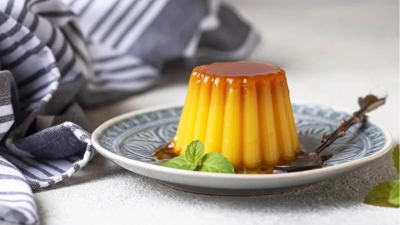 طريقة عمل الكريم كراميل مثل الجاهز بدون فرنمن خلال التعرف على طريقة عمل الكريم كراميل جاهز بدون فرن، يمكننا أن نشير إلى واحدة من الوجبات المفضلة لدى