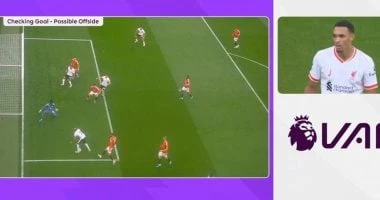 -مان يونايتد ضد ليفربول.. هدف مبكر ملغى بسبب تسلل محمد صلاح فيديو .. أحرز ترينت ألكسندر أرنولد، لاعب فريق ليفربول، المحترف ضمن صفوفه النجم المصري محمد صلاح، هدفا فى شباك مانشستر يو