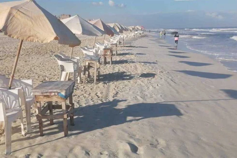 بسبب عودة المدارس.. إقبال ضعيف على شواطئ الإسكندرية والمصايف: البحر في أجمل صورة شهدت شواطئ الإسكندرية، اليوم الثلاثاء، انخفاضا ملحوظا فى نسب إقبال المواطنين، وذلك بالتزامن مع قرب 