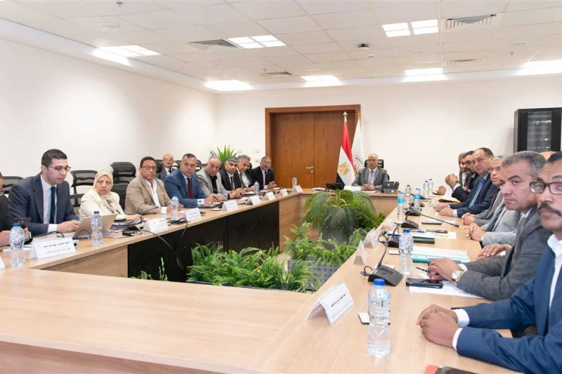 وزير الري يتابع إجراءات توفير الاحتياجات المائية خلال شهور الصيف بترع المحافظاتعقد الدكتور هاني سويلم، وزير الموارد المائية والري، اجتماعا، لمتابعة