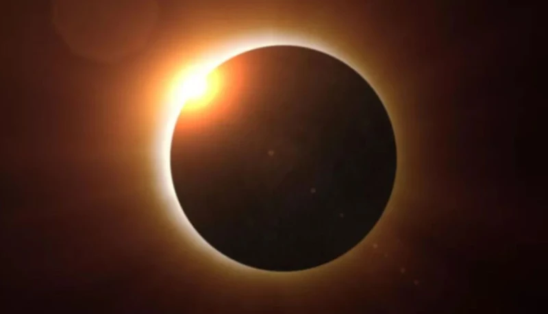 كسوف حلقي للشمس للمرة الثانية خلال 2024 في هذا الموعد سيكون عشاق الظواهر الفلكية على موعد مع ظاهرة فلكية مميزة، حيث من المنتظر أن يشهد كوكب الأرض يوم الأربعاء المقبل 2 أكتوبر 2024،