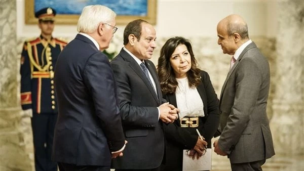 فنان مصري رافق الرئيس الألماني في زيارته التاريخية لمصر.. من هو؟حصد الفنان والمؤلف الموسيقي المصري باسم درويش تكريما رئاسيا خاصا من الرئيس الألماني فرانك فالتر شتاينماير، تزامنا مع