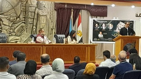 الفنانة غادة رجب تغنى كلمات جمال بخيت بنعشق الحياةغنت المطربة الشابة غادة رجب، بنعشق الحياة، من كلمات الشاعر الكبير جمال بخيت، خلال مشاركتها في ندوة