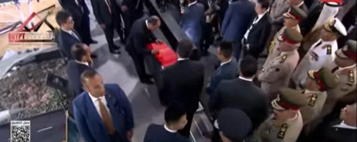 الرئيس السيسي يتفقد أجنحة معرض مصر الدولى للطيران والفضاء 2024تفقد الرئيس عبد الفتاح السيسي، أجنحة ومعروضات الشركات الوطنية العالمية المشاركة في