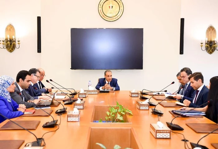 وزير الخارجية يجتمع بقيادات وأعضاء إدارة البيئة والتغير المناخي اجتمع الدكتور بدر عبد العاطي وزير الخارجية والهجرة وشئون المصريين بالخارج، اليوم