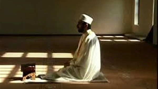 هل تأخير صلاة العشاء قبل الفجر بساعة حرام؟.. اعرف آخر وقت لأدائها بدون إثم لا شك أن استفهام هل تأخير صلاة العشاء قبل الفجر بساعة حرام ؟، يعد سؤالا حائرا خاصة أن الوقت بين صلاة العش