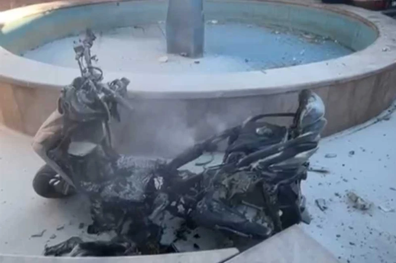 البطاريات السبب.. خبير تكنولوجيا يكشف مفاجأة عن سبب انفجار أجهزة اللاسلكي لعناصر حزب الله قال نضال ظريفة، خبير تكنولوجيا الاتصالات بجامعة دويسبورغ