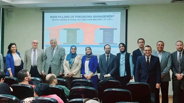 قسم الأمراض الصدرية بجامعة عين شمس ينظم ورشة عمل حول الالتهاب الرئويشهد مبنى التطوير والتعليم بمستشفيات جامعة عين شمس، حضورا متميزا لمحاضرة علمية هامة نظمها قسم الأمراض الصدرية بكل