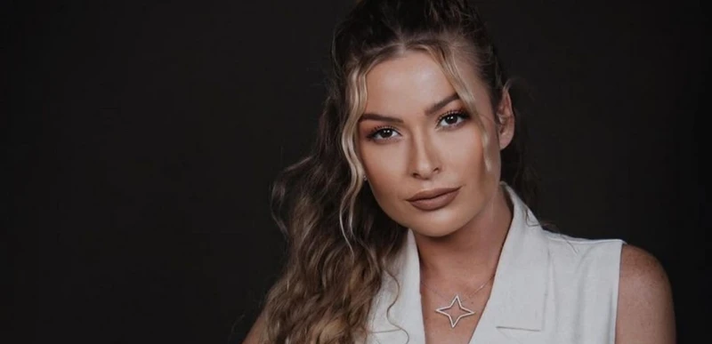 فنون ومشاهير: بكلمات مؤثرة.. هكذا علقت الممثلة باميلا الكيك على أحداث لبنان الأخيرة (صورة) بكلمات مؤثرة، علقت الممثلة باميلا الكيك على الأحداث