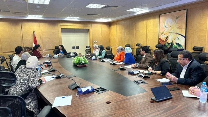 التضامن الاجتماعي والمركز الديموجرافي يبحثان الموقف التنفيذي لمشروع تنمية الأسرةعقدت المهندسة مرجريت صاروفيم نائبة وزيرة التضامن الاجتماعي اجتماعا مع الدكتورة أميرة تواضروس مدير ال