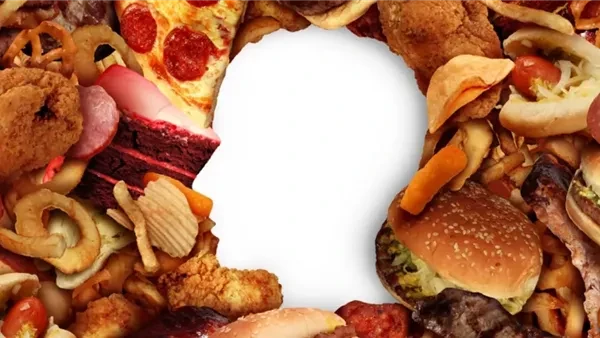 بتعاني من القلق الزائد والتوتر.. 3 أطعمة خرجيها من مطبخك التخلص من هذه الأطعمة يمكن أن يساعد في تقليل القلق والتوتر. من الأفضل استبدالها بأطعمة صحية