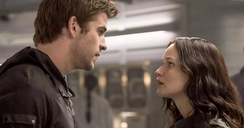 جينيفر لورنس تتناول الثوم والتونا قبل مشاهد القبل...وهذه ردة فعل زميلها ليام همسورث تعرف على التالي جينيفر لورنس تتناول الثوم والتونا قبل م شاهد