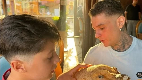 في متجر للسمك.. أحدث ظهور ل أحمد الفيشاوي مع نجله عبر إنستجرامنشر الفنان أحمد الفيشاوي صورا جديدة مع نجله و ظهر مع عائلته داخل متجر سمك ، وذلك عبر حسابه الشخصي علي موقع تبادل الصور